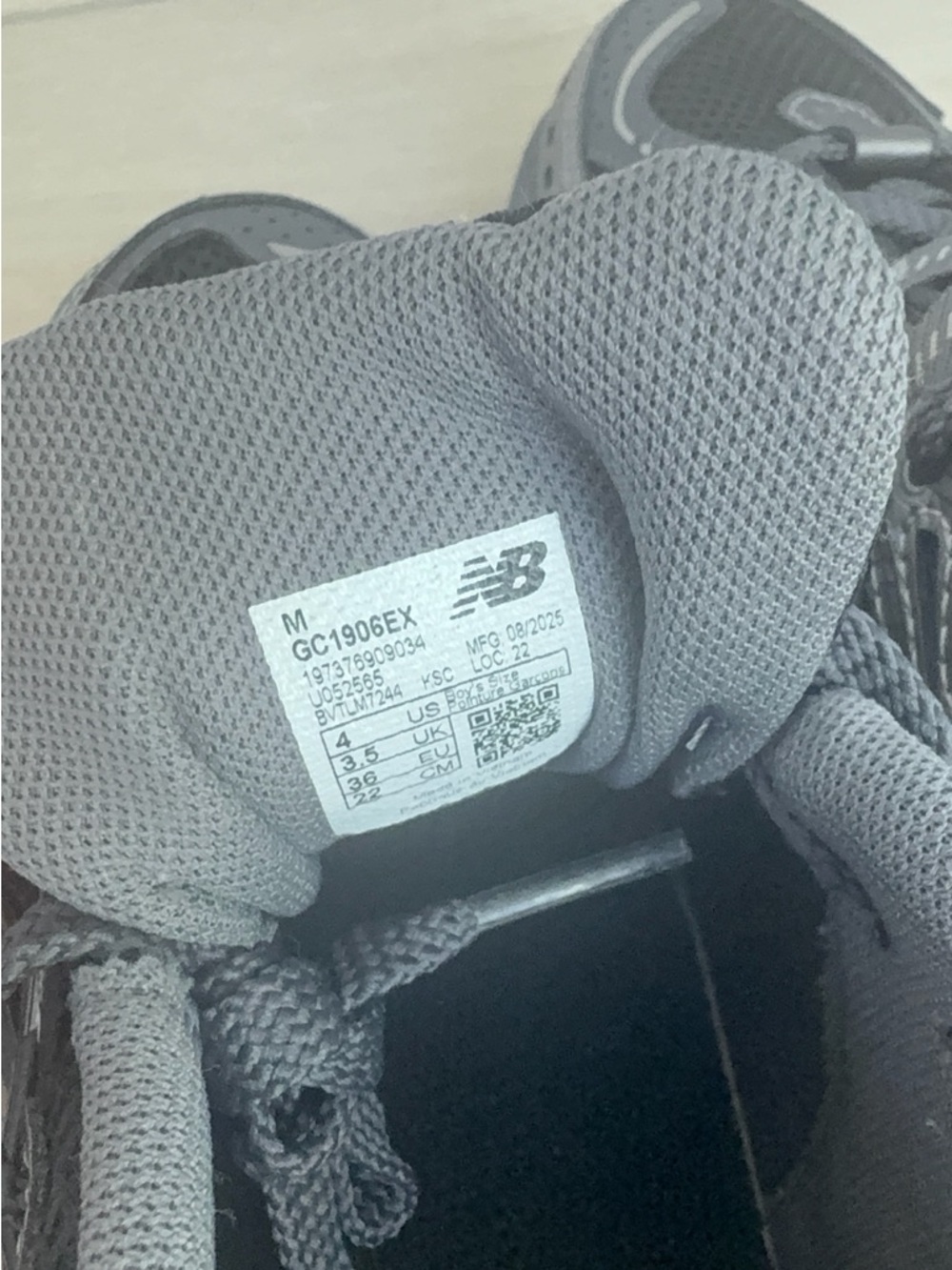 New Balance 1906R Shoes - Picture 6 of 7